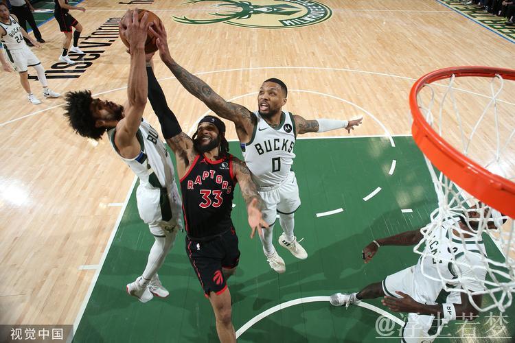 雄鹿下半场发力 终结连败